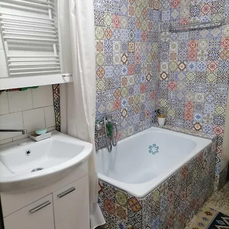 Welcoming 1 With Terrace Apartment